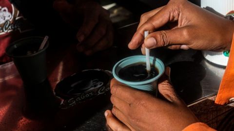 Mujer asesina a su esposo después de que le lanzara atole caliente a su hijo