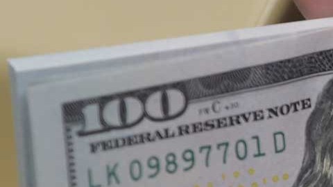 La estudiante, primero aseguró que le había regalado el dinero