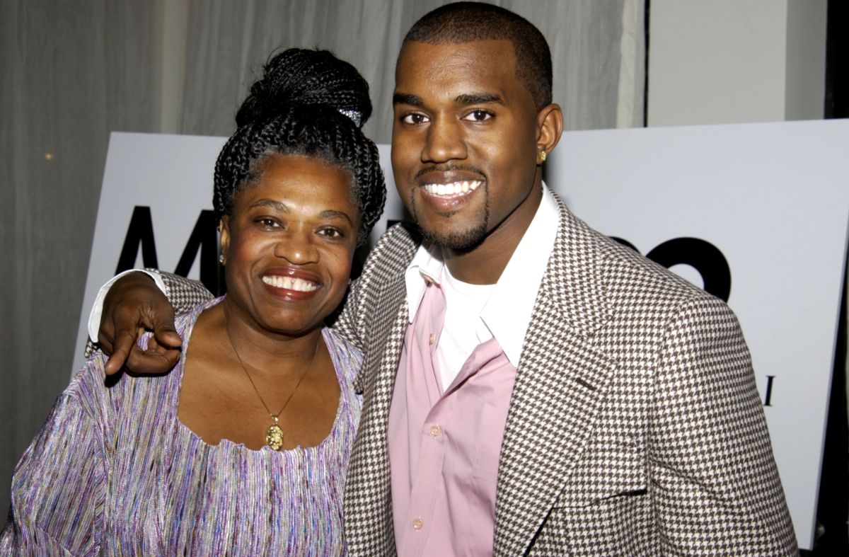 Donda West, madre de Kanye West, exponente de hip hop y ex de Kim Kardashian, en 2004.
