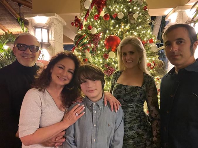 Gloria con su nieto Saha, su hijo Nayib y su nuera Lara
