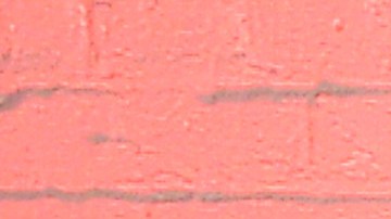 Una estatua temporal de 17 pies de altura que muestra una mano con dedos manchados de naranja sosteniendo un Cheeto fue levantada en el pueblo de Cheadle, Canadá y se exhibirá hasta el 4 de noviembre