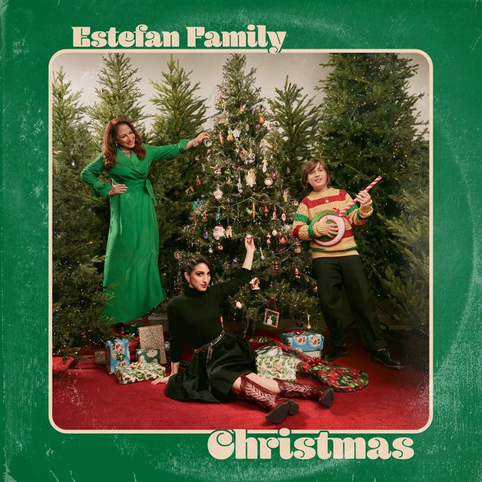 Gloria, Emily y Sasha lanzaron un álbum dedicado a la Navidad