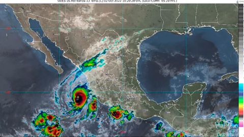 México en alerta máxima por huracán Orlene categoría 4