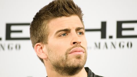 Gerard Piqué y su novia Clara Chía ya conviven y hasta juegan con los hijos del deportista con Shakira.