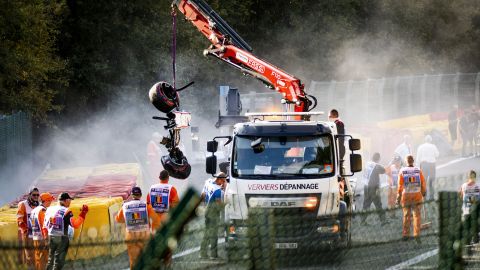 Una grúa en la pista de Suzuka desató la furia de varios pilotos.