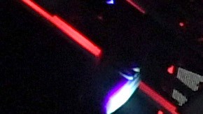 Logotipos de WWE se muestran en las pantallas antes de una conferencia de prensa en el T-Mobile Arena.