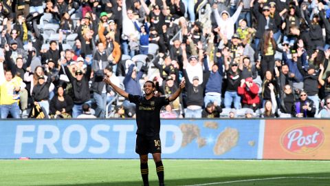 El delantero mexicano Carlos Vela celebrando un gol ante el Inter de Miami en la MLS.