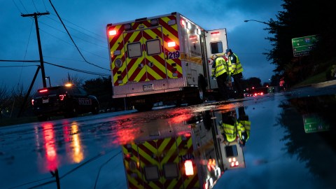Puente en construcción en Kansas City se desploma, mata a un trabajador y deja tres heridos