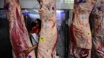 A butcher works at a butcher's shop in Liniers neighborhood, Buenos Aires, on 18 May 2021. - Argentine meat producers announced on Tuesday they would stop selling beef and veal for one week in response to a month-long government suspension on exports due to rising prices on the domestic market. (Photo by RONALDO SCHEMIDT / AFP) (Photo by RONALDO SCHEMIDT/AFP via Getty Images)