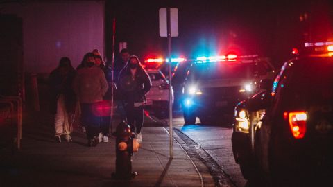 Niño estaba en su baño lavándose las manos y una bala perdida lo mató en su casa de Chicago