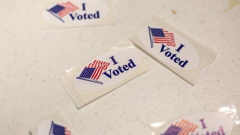 Los funcionarios electorales lograron solucionar los problemas técnicos que tuvieron por la mañana.