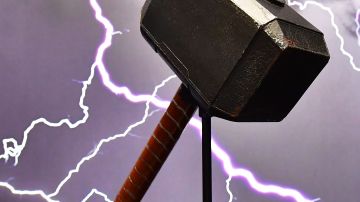 Arqueólogos encuentran el "martillo de Thor" en Suecia, un amuleto de la era vikinga