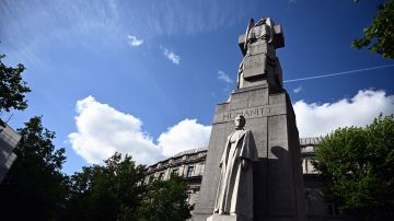 Por su heroico papel durante La Primera Guerra se le dedicó un Monumento a Edith Cavell.