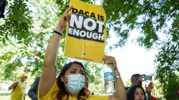 Defensores de la inmigración siguen pidiendo al Congreso que apruebe protecciones permanentes para los "dreamers".
