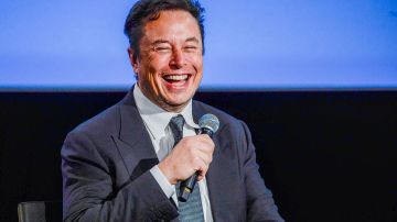 Elon Musk confirma que compró de la red social Twitter