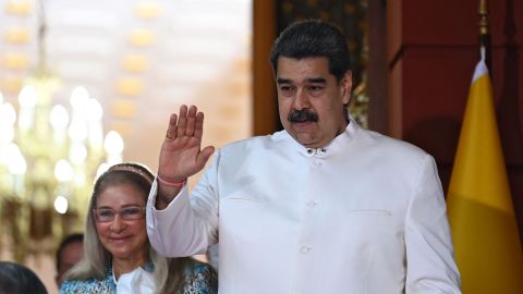 Los dos venezolanos liberados son sobrinos de la primera dama venezolana, Cilia Flores, a la izquierda en la foto.