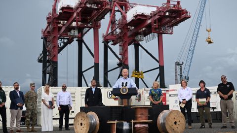 El presidente de EE. UU., Joe Biden, pronuncia un discurso tras el paso del huracán Fiona en Ponce, Puerto Rico, el 3 de octubre de 2022.