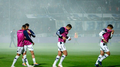 El partido fue suspendido en el minuto 9.