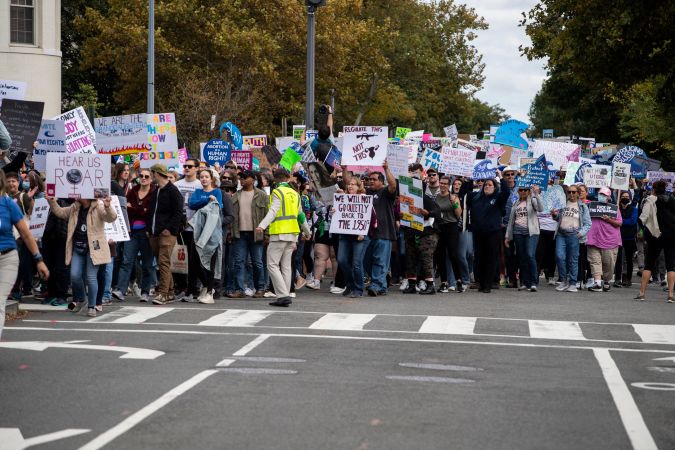 Manifestantes marchan en Washington D.C. en defensa del derecho al aborto, el 8 de octubre de 2022.