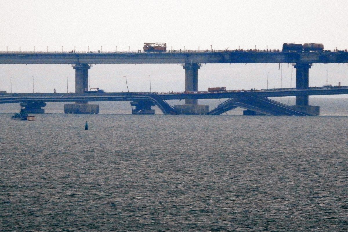 Crimean Bridge: the different theories about what (or who) caused the explosion
