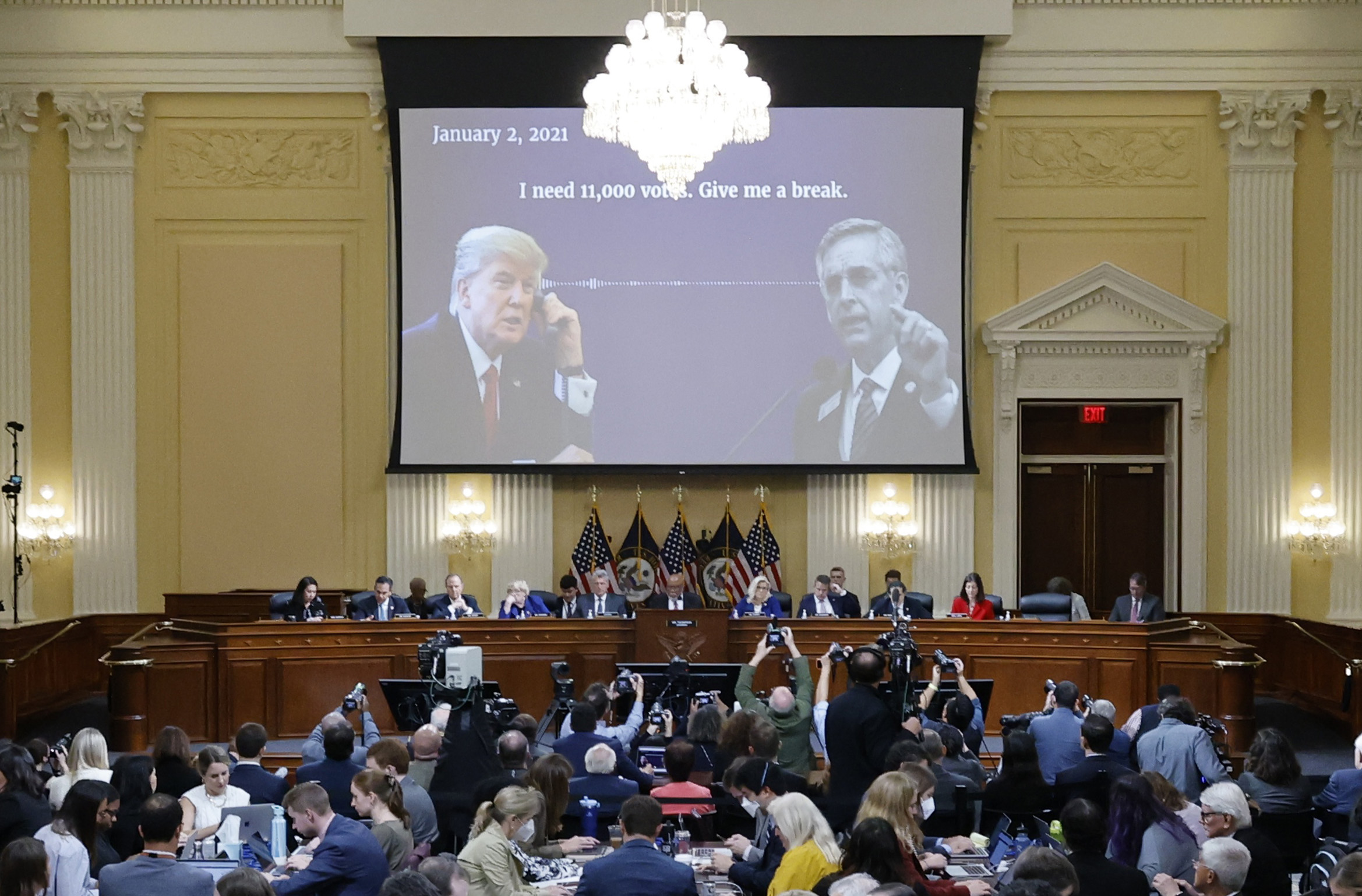 El panel del 6 de enero investiga alegaciones de fraude electoral realizadas por Trump.