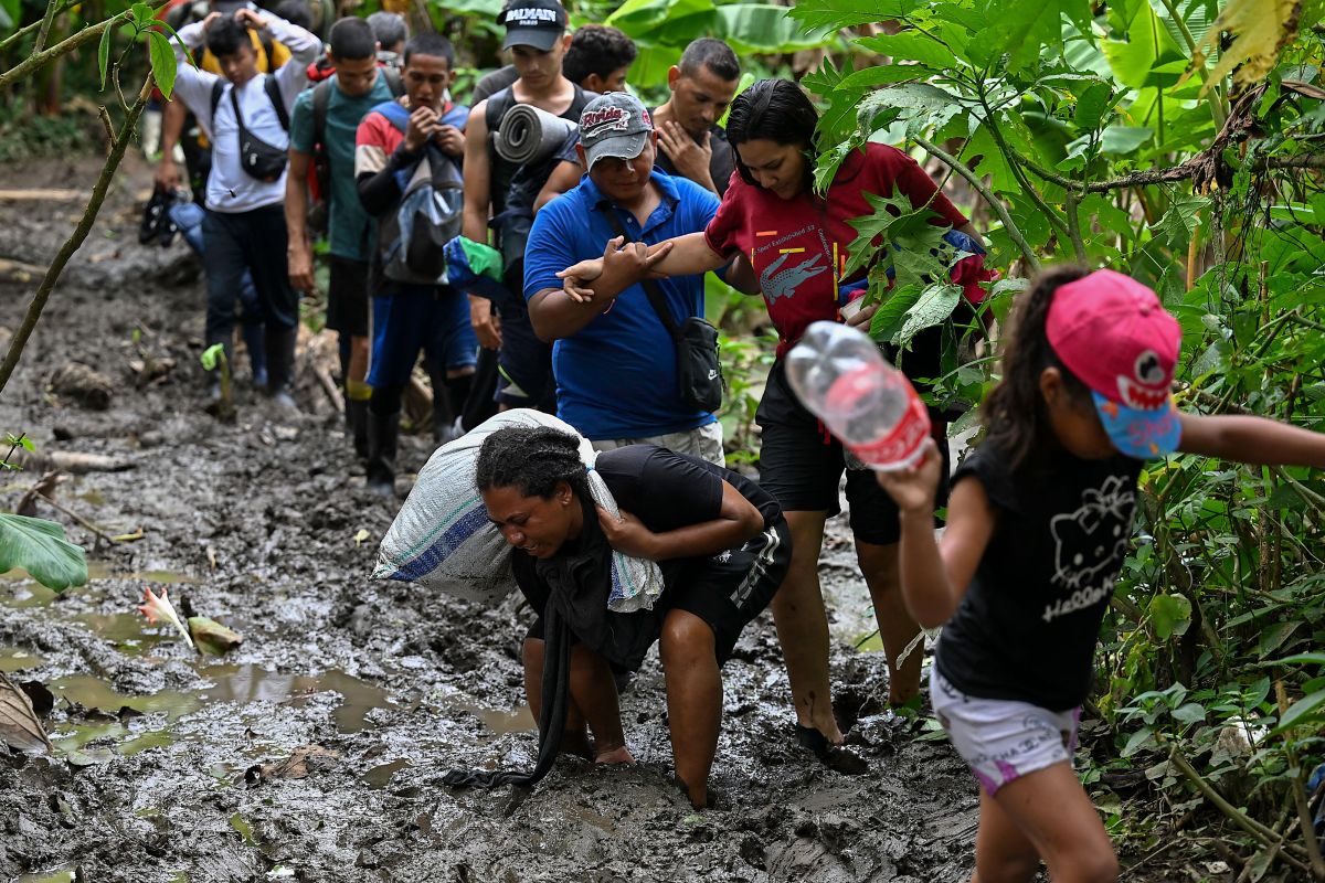 Inmigrantes venezolanos llegan a Canaan Membrillo, el primer control fronterizo de la provincia de Darién en Panamá, el 13 de octubre de 2022.