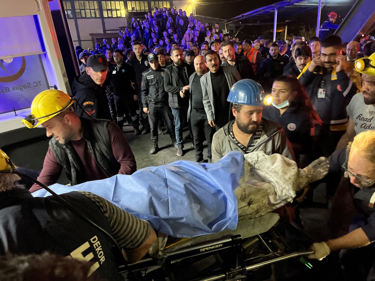 A mine explosion leaves at least 25 dead and dozens missing in Turkey