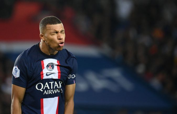 Kylian Mbappé jugando con el PSG en Francia.