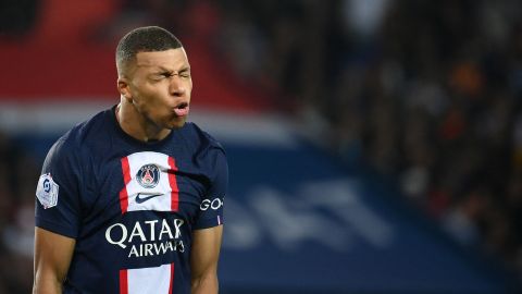 Kylian Mbappé jugando con el PSG en Francia.