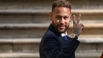 El delantero del PSG Neymar Jr. en la entrada de un juzgado en Barcelona.
