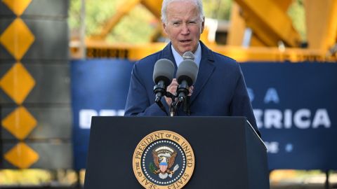 Biden habló sobre la reconstrucción de la infraestructura de la nación en el puente Fern Hollow en Pittsburgh