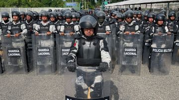 Miembros de la Guardia Nacional Mexicana en la frontera entre México y Guatemala durante una operación conjunta con las autoridades y el Ejército de Guatemala para evitar el cruce de caravanas de migrantes en Ciudad Hidalgo, estado de Chiapas, México, el 21 de octubre de 2022.