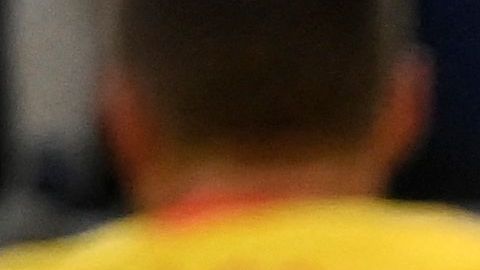 El mediocampista venezolano Yangel Herrera (amarrillo) disputando un balón ante Vinicius Jr. en el partido contra el Real Madrid.