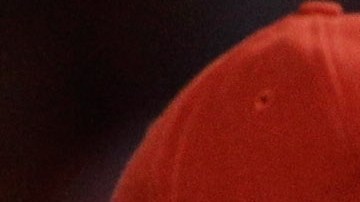 La leyenda Bruce Sutter en compañía de Adam Wainwright (L) y Jason Motte durante un juego de la Serie Mundial ante los Rangers de Texas en 2011.