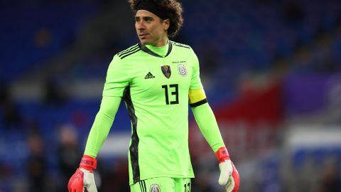 El arquero de la selección mexicana y Club América, Guillermo Ochoa durante un partido amistoso ante Gales en 2021.