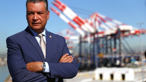 Senator Alex Padilla celebrates Hispanic leaders.