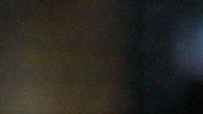 La árbitra Violet Palmer observa durante la apertura de la temporada entre los Cleveland Cavaliers y los Toronto Raptors en el Quicken Loans Arena el 26 de diciembre de 2011 en Cleveland, Ohio.