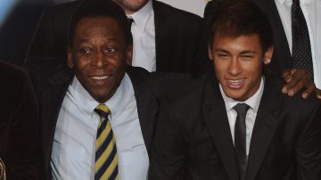 Neymar fue uno de los primeros futbolistas en felicitar a Pelé.