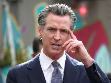 OAKLAND, CALIFORNIA - FEBRUARY 09: California Gov. Gavin Newsom speaks during a bill signing ceremony at Nido's Backyard Mexican Restaurant on February 09, 2022 in San Francisco, California. California Gov. Gavin Newsom signedlegislation to extend COVID-19 supplemental paid sick leave for workers. (Photo by Justin Sullivan/Getty Images)