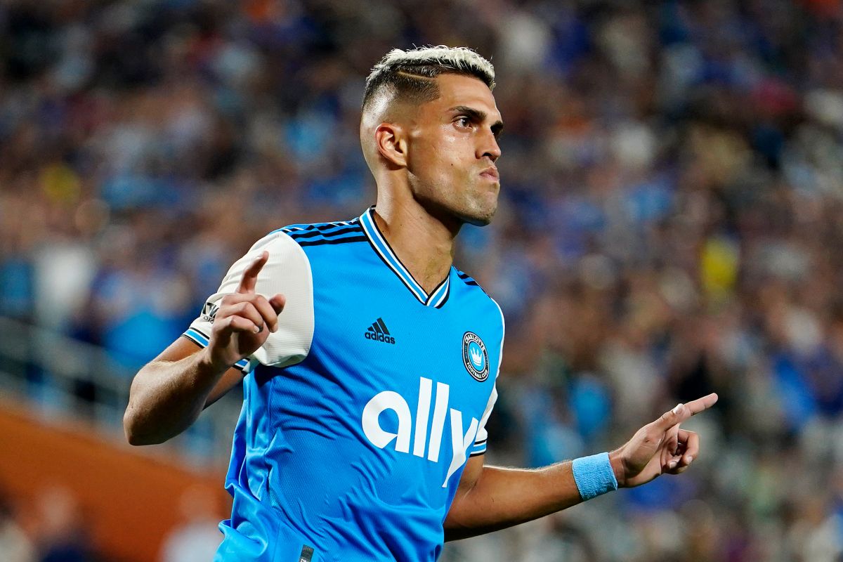 El mexicano entró en la historia del club al anotar 4 tantos en un juego.