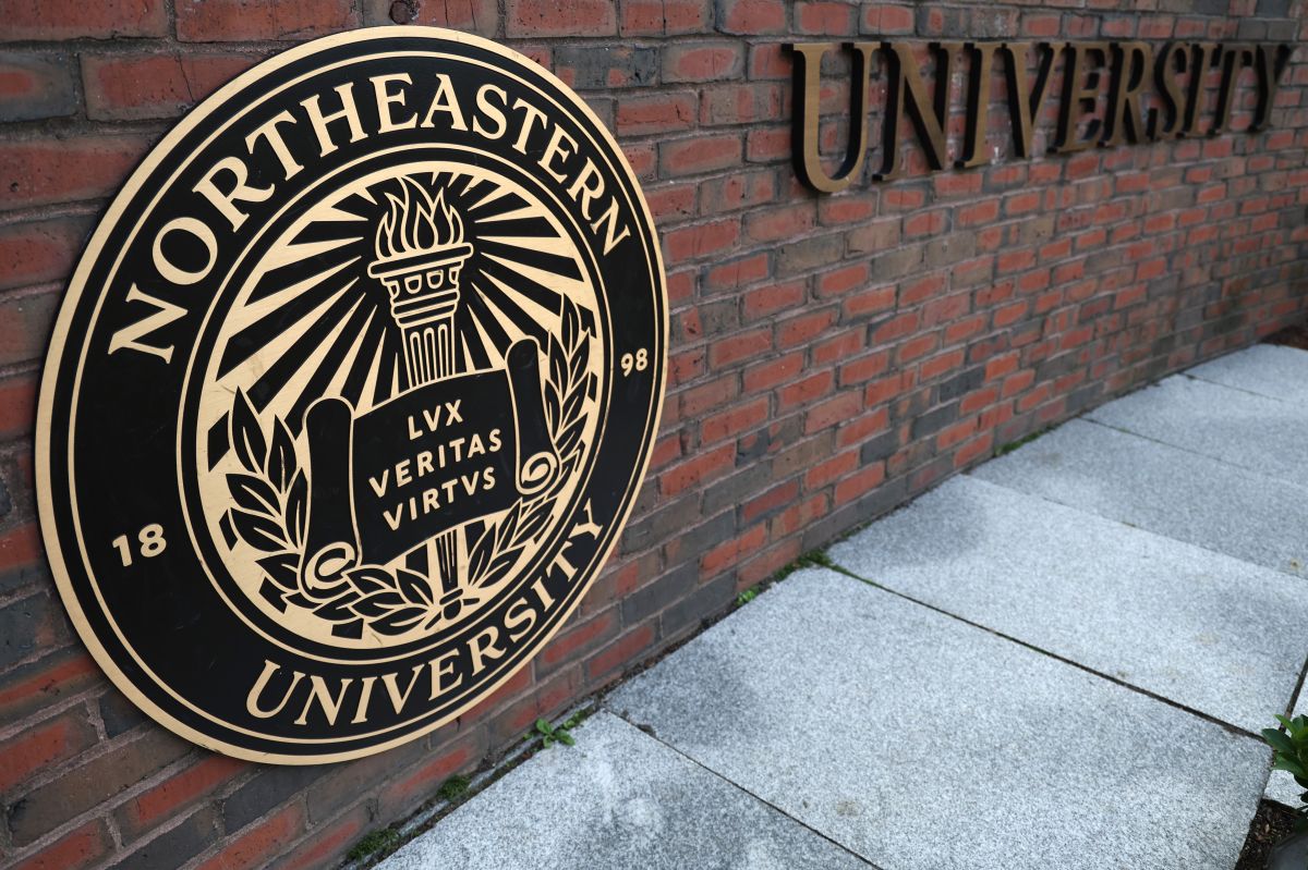 Exempleado de Universidad en Boston es acusado de engaño de bomba que