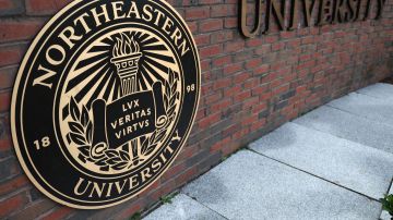 Exempleado de Universidad en Boston es acusado de engaño de bomba que causó terror en el campus