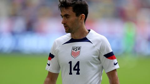 El mediocampista Luca de la Torre durante el último partido amistoso de Estados Unidos ante Japón.