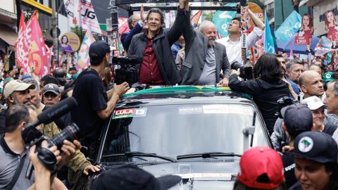 Brasil va a segunda vuelta, tras apretada victoria de Lula sobre Bolsonaro