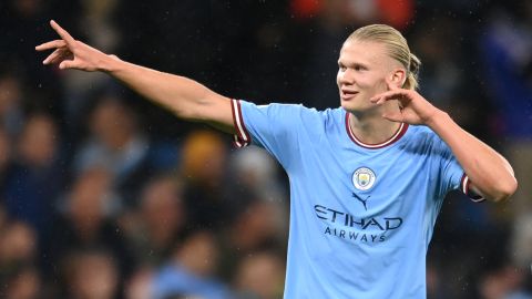 Erling Haaland sigue anotando con la playera del Manchester City.