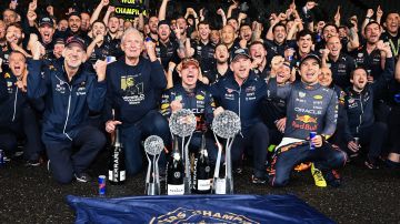 La escudería Red Bull Racing también aseguró el Campeonato de Constructores.