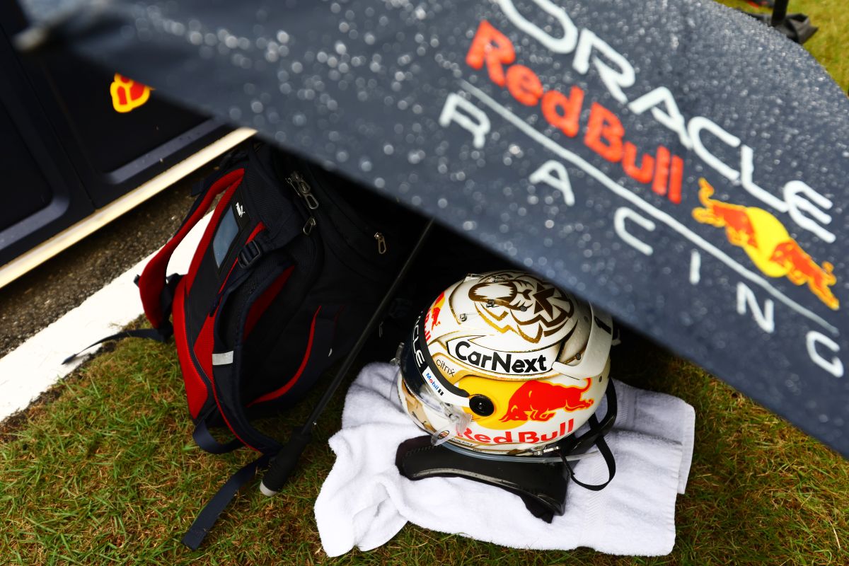 Casco utilizado por Max Verstappen en el GP de Japón 2022. 