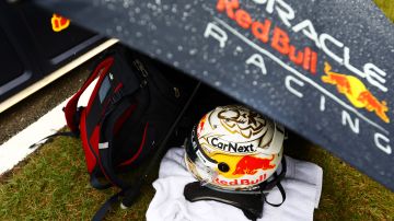 Casco utilizado por Max Verstappen en el GP de Japón 2022.