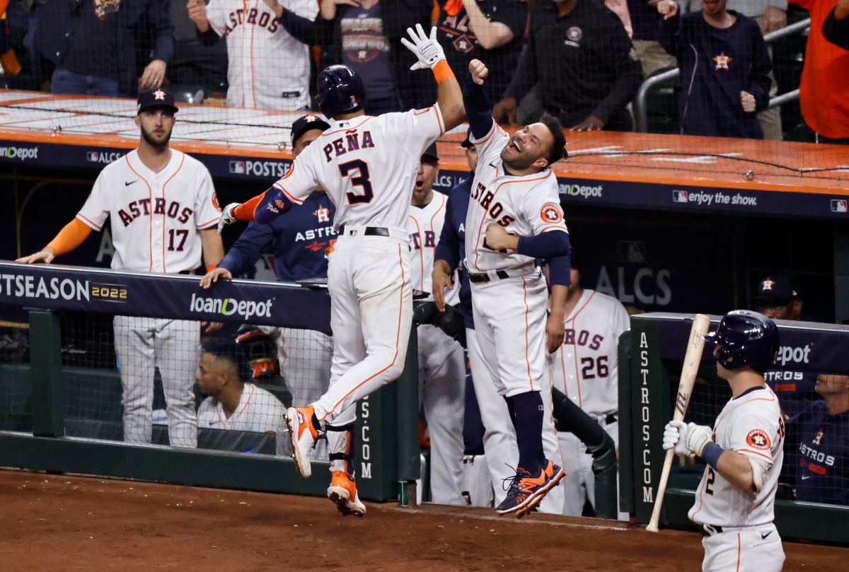 How much would José Altuve and Jeremy Peña earn if they became World Series champions with the Houston Astros?