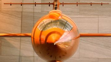 Un Bell X-1 cuelga en el Museo Nacional Smithsonian del Aire y el Espacio el 9 de junio de 2003 en Washington, DC.